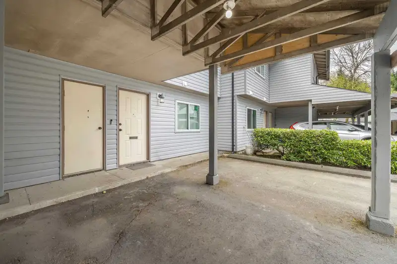 143 7317 140 STREET - photo 4 of 35