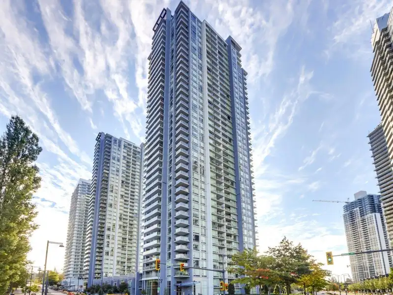 4009 13696 100 AVENUE - photo 1 of 37