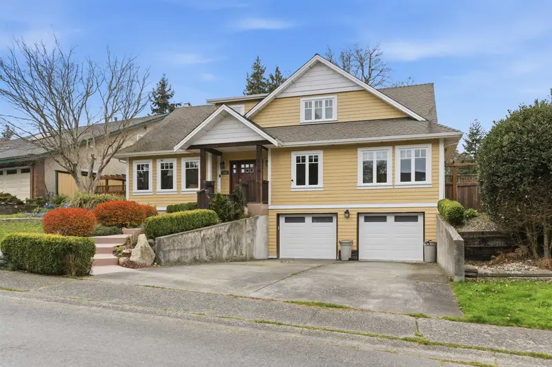 543 CONNAUGHT DRIVE - photo 2 of 25