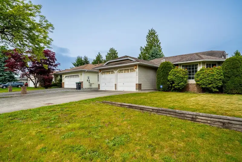8816 157 STREET - photo 3 of 40