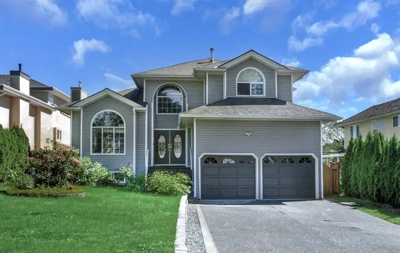 15426 82A AVENUE - photo 1 of 33