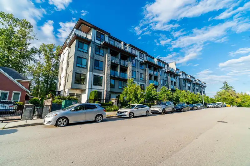 317 15351 101 AVENUE - photo 1 of 31