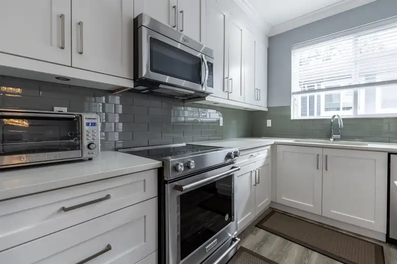 6 6767 196 STREET - photo 4 of 37