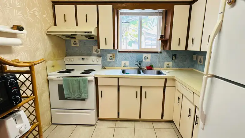 7302 128B STREET - photo 4 of 22
