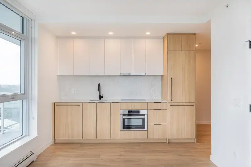 1505 13685 102 AVENUE - photo 3 of 23