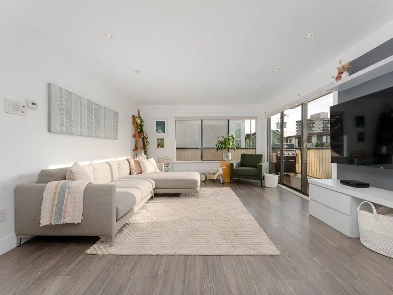 103 127 E 4TH STREET - photo 4 of 25