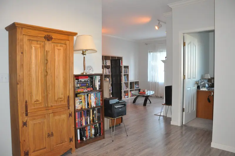 209 6688 BURLINGTON AVENUE - photo 2 of 4