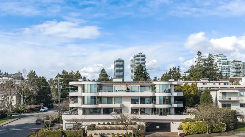 302 1250 MARTIN STREET - photo 3 of 25