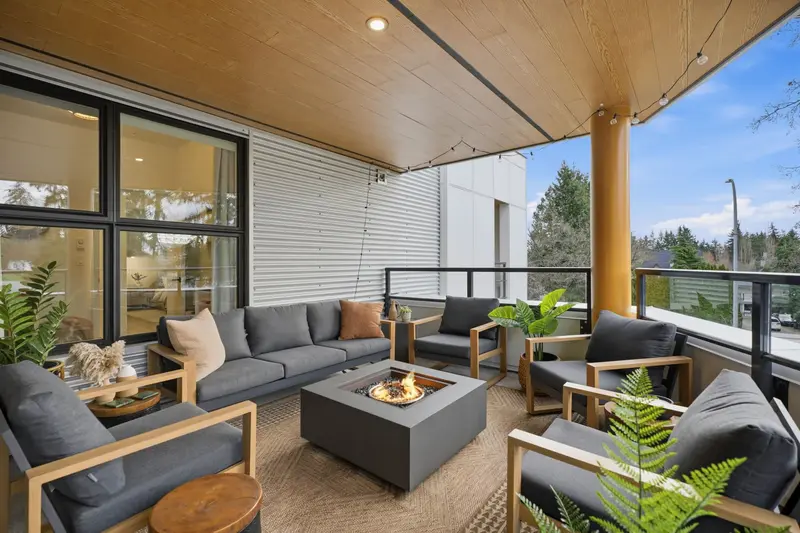 338 2635 KING GEORGE BOULEVARD - photo 1 of 25