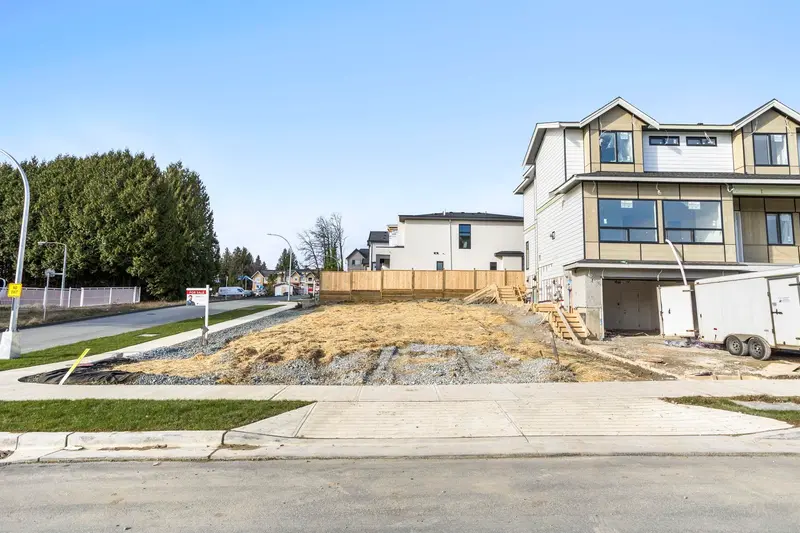 6907 205 STREET - photo 2 of 20