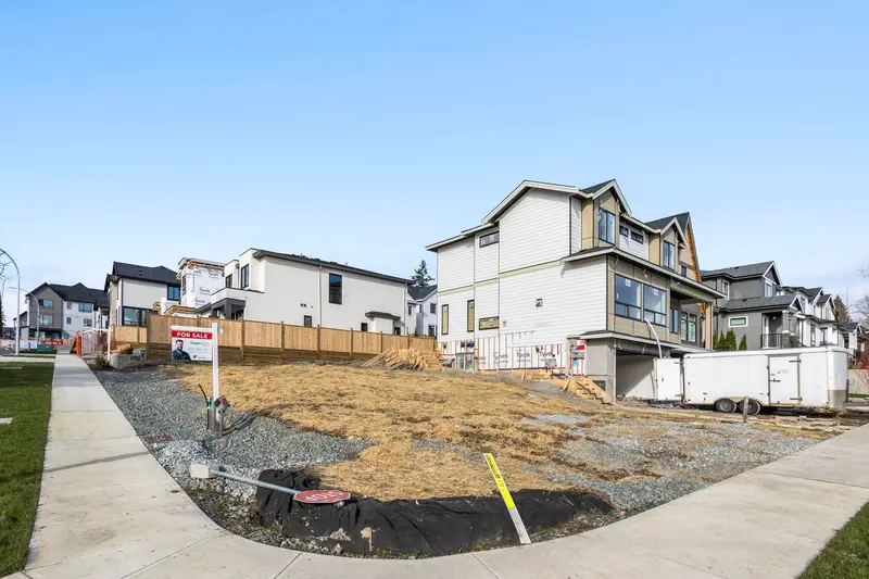 6907 205 STREET - photo 3 of 20