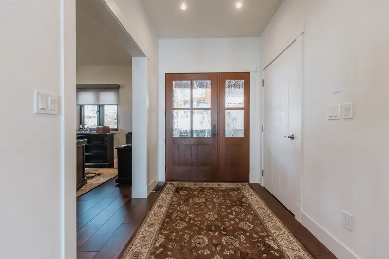 6035 SILVERSTONE LANE - photo 4 of 25