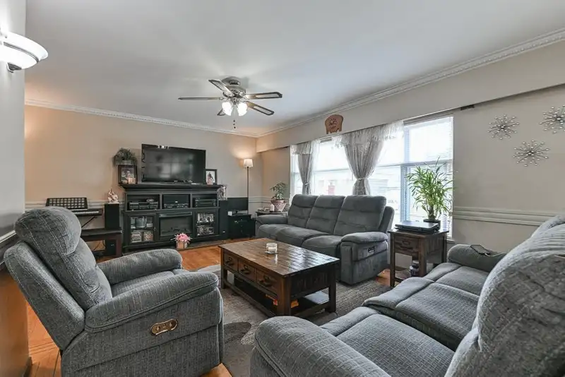 9826 124A STREET - photo 3 of 36