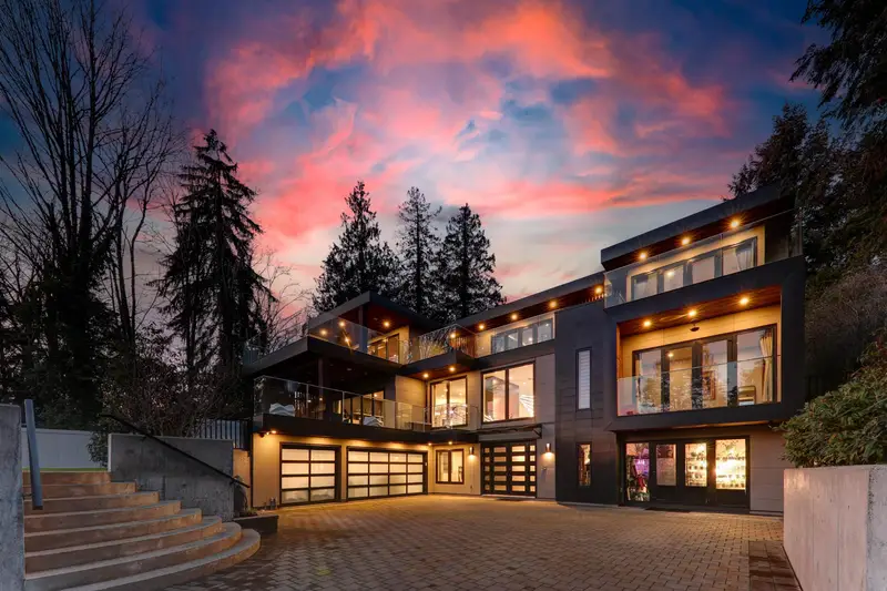 1497 QUEENS AVENUE - photo 2 of 25