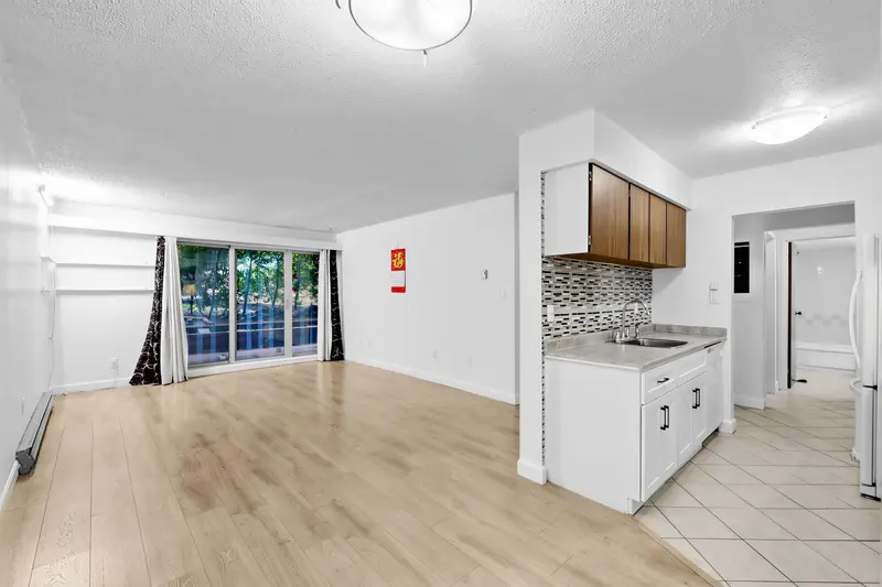 216 9857 MANCHESTER DRIVE - photo 3 of 25