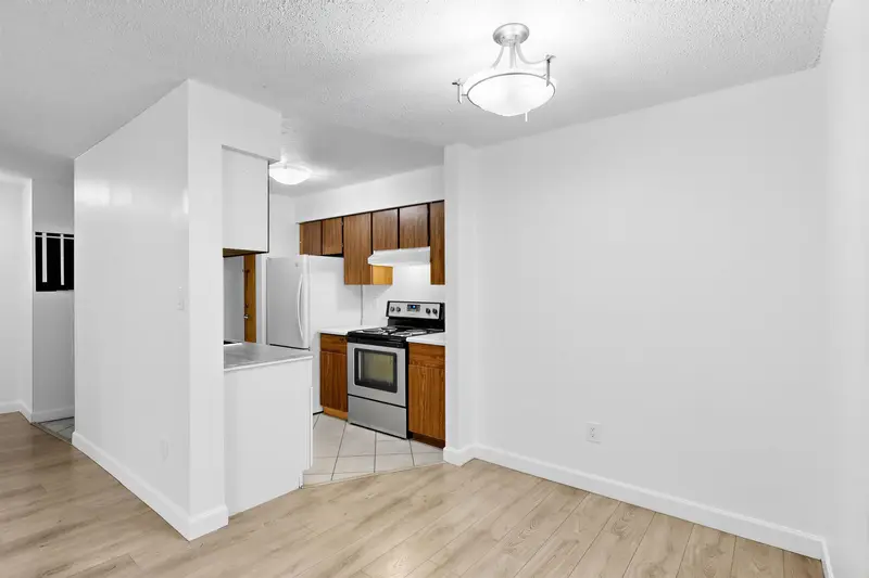 216 9857 MANCHESTER DRIVE - photo 4 of 25