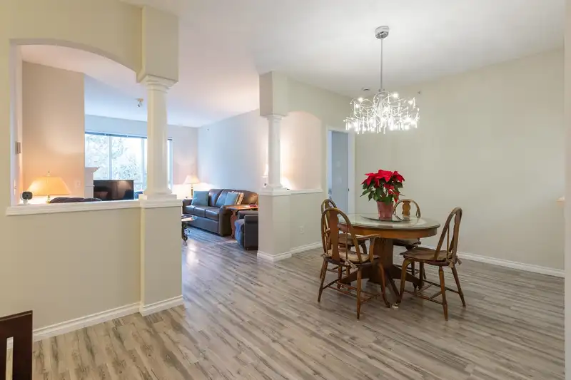 424 13880 70 AVENUE - photo 4 of 40