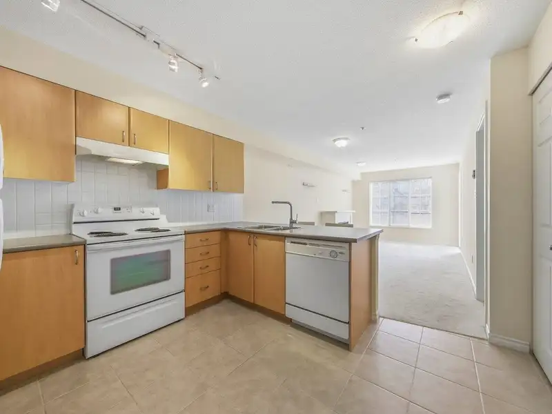 204 14859 100 AVENUE - photo 2 of 21