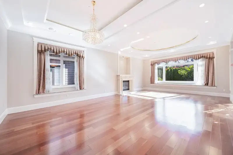 2817 OLIVER CRESCENT - photo 4 of 25