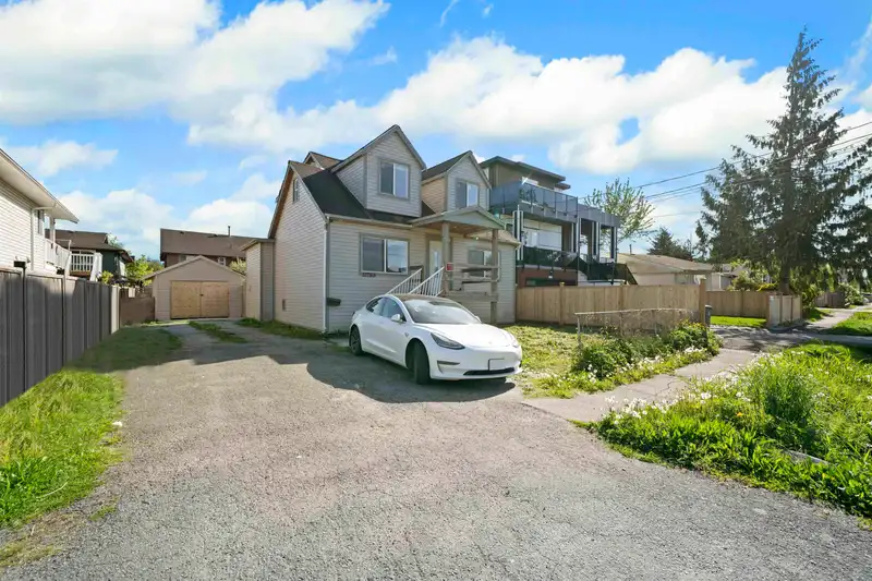 12768 114A AVENUE - photo 2 of 27
