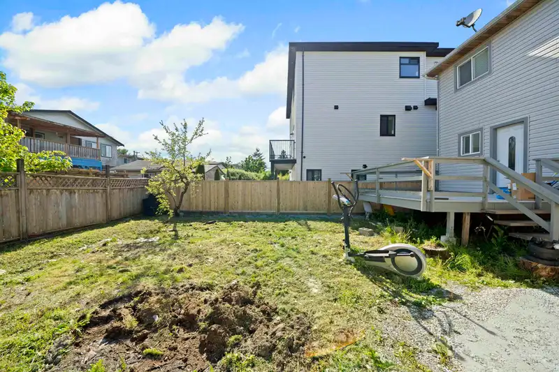 12768 114A AVENUE - photo 4 of 27