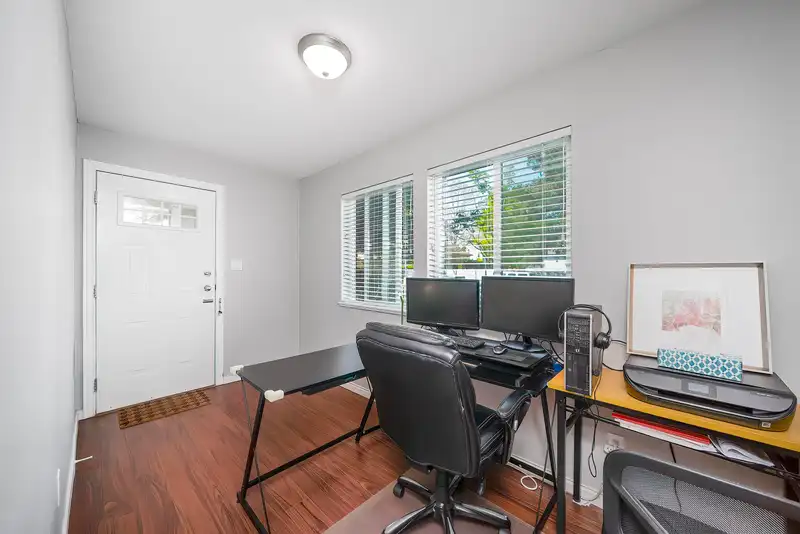 1 16388 85 AVENUE - photo 2 of 32
