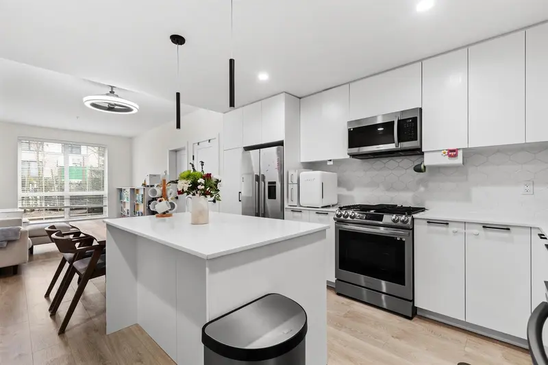 109 8380 200A STREET - photo 4 of 25