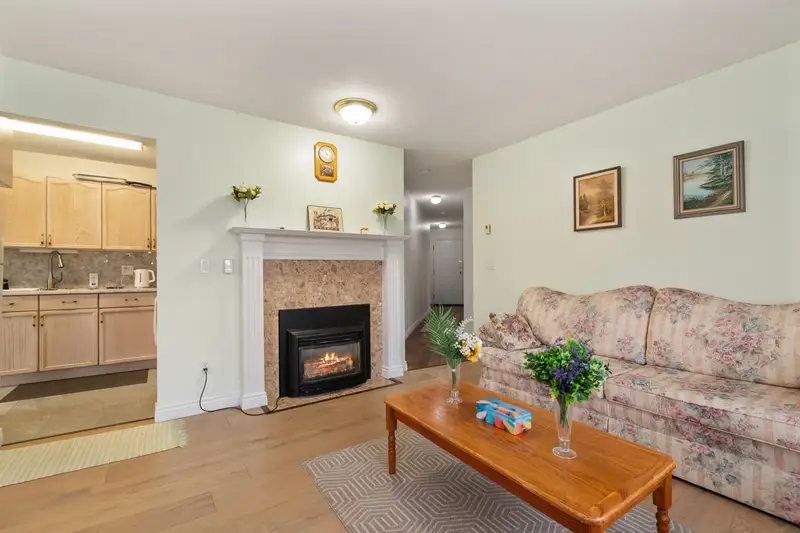 204 46000 FIRST AVENUE - photo 2 of 25