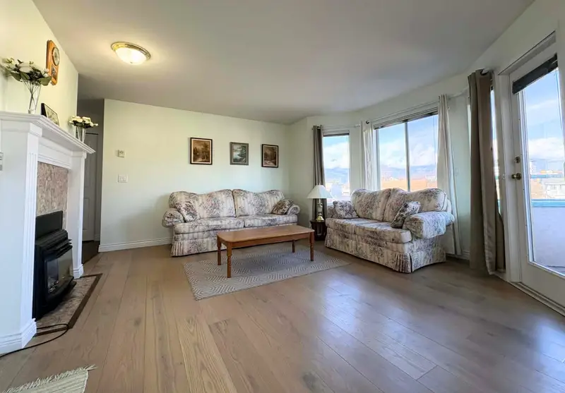 204 46000 FIRST AVENUE - photo 3 of 25