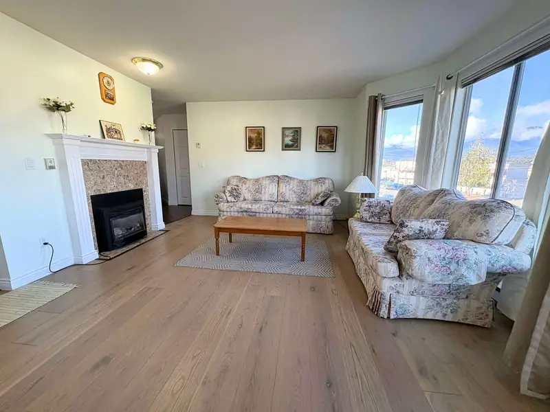 204 46000 FIRST AVENUE - photo 4 of 25