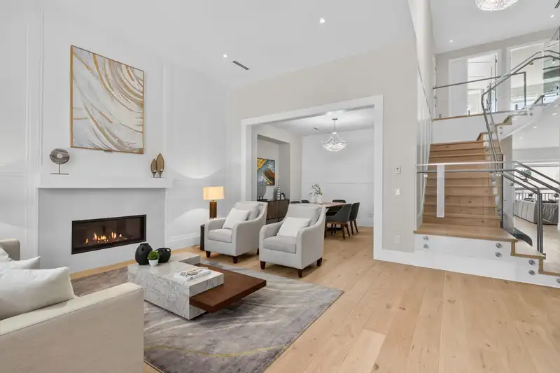 15668 82A AVENUE - photo 4 of 40