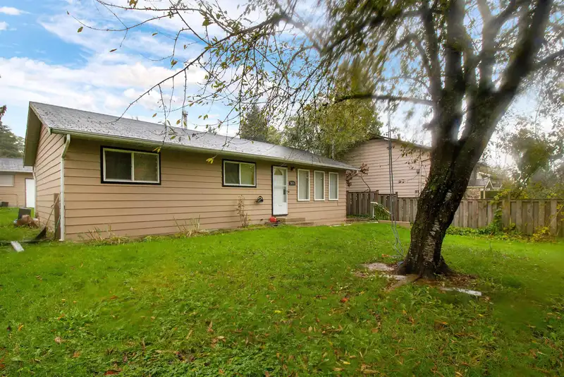 8674 152 STREET - photo 3 of 26