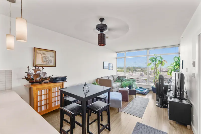 907 2789 SHAUGHNESSY STREET - photo 1 of 20