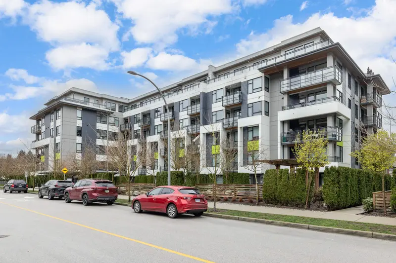 212 3018 ST GEORGE STREET - photo 3 of 25