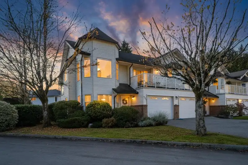 101 6841 138 STREET - photo 2 of 33