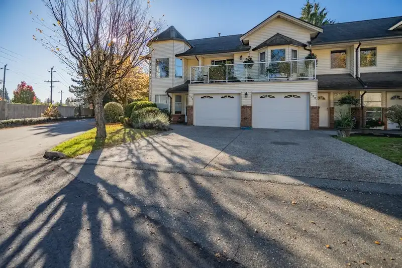 101 6841 138 STREET - photo 4 of 33