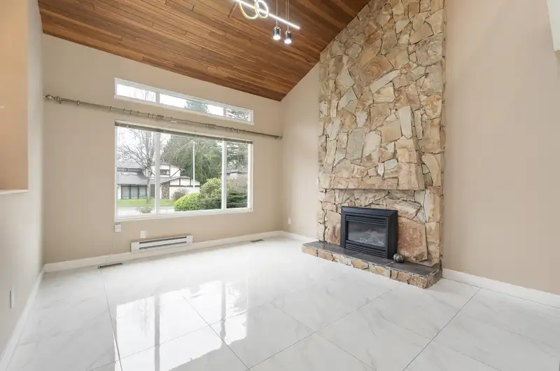 15006 99A AVENUE - photo 4 of 32