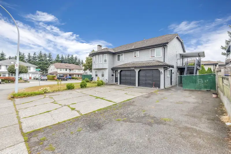 8266 132A STREET - photo 3 of 19