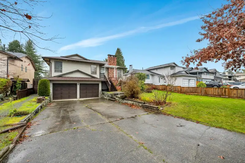 14695 89 AVENUE - photo 3 of 40
