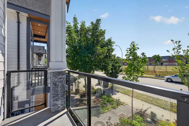 10628 124 STREET - photo 4 of 40