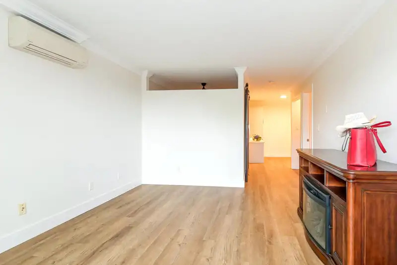 203 17661 58A AVENUE - photo 4 of 26