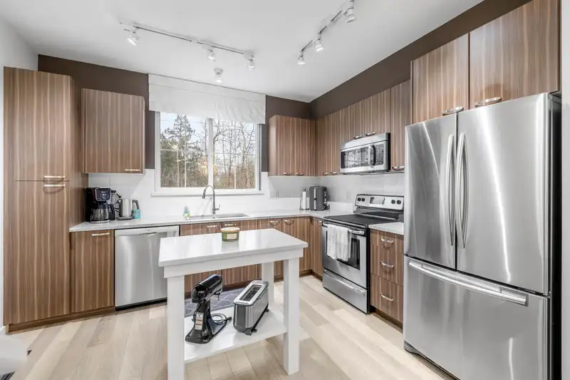 101 14833 61 AVENUE - photo 2 of 37