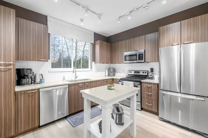101 14833 61 AVENUE - photo 4 of 37
