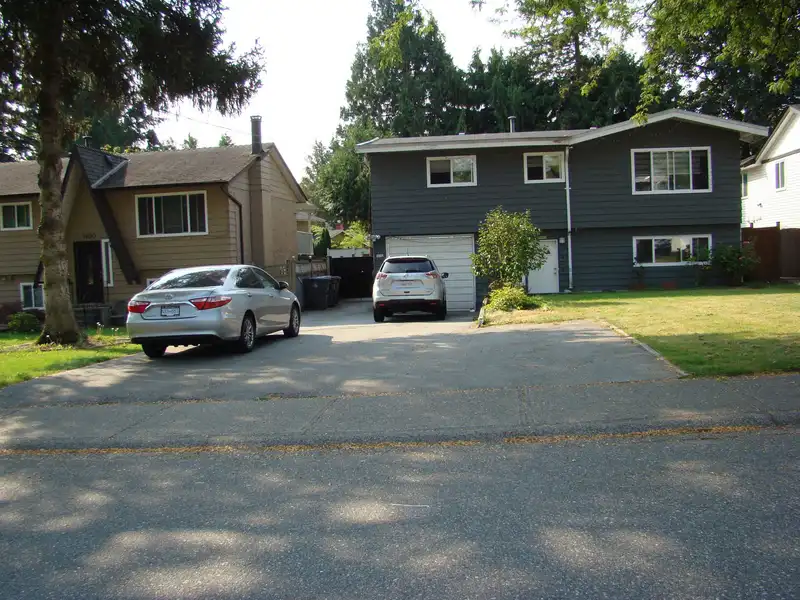 14182 75 AVENUE - photo 3 of 40