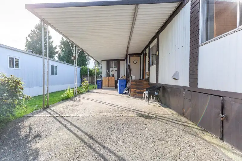 1 8254 134 STREET - photo 4 of 37