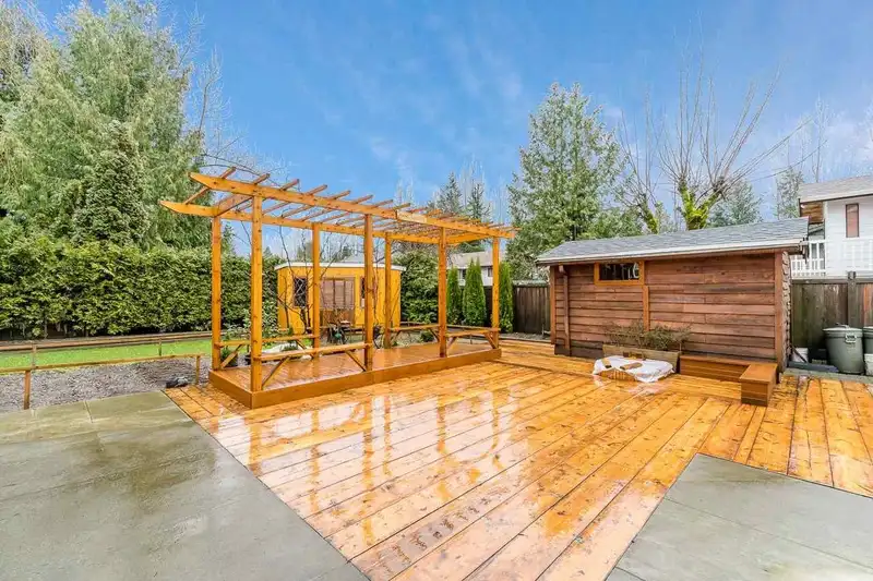 14928 93A AVENUE - photo 2 of 18