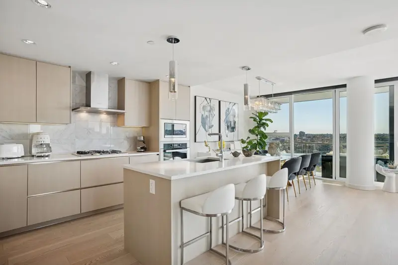 2618 89 NELSON STREET - photo 1 of 25