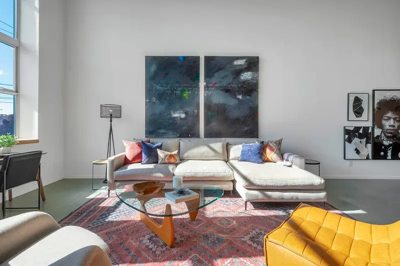 215 1220 E PENDER STREET - photo 3 of 25