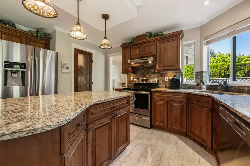 8030 153A STREET - photo 4 of 25