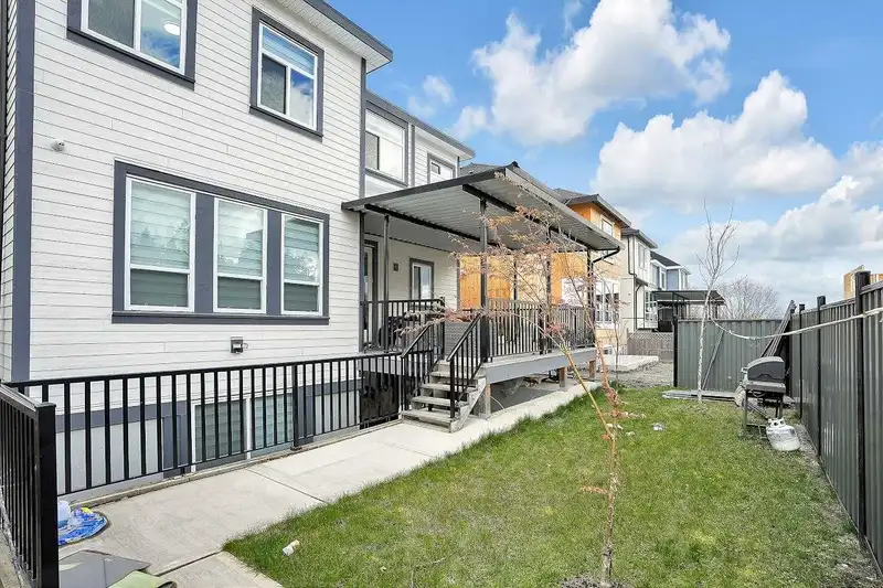 10620 124 STREET - photo 4 of 31